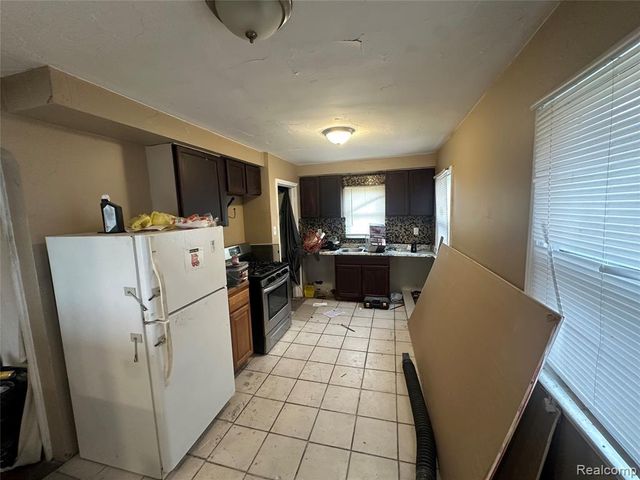 19131 Stansbury Street, Detroit, MI 48235