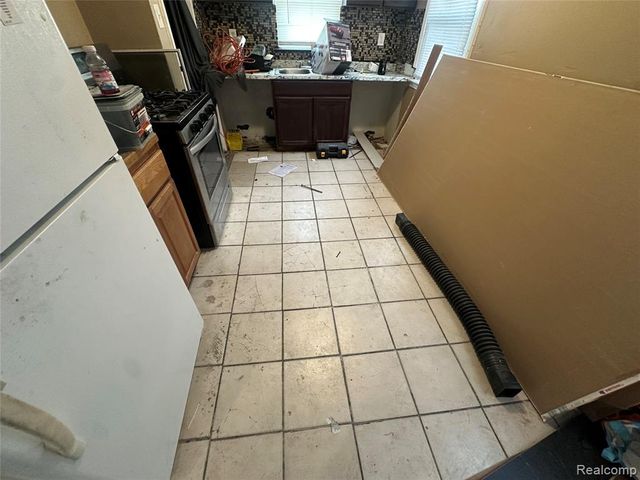 19131 Stansbury Street, Detroit, MI 48235