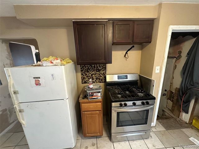 19131 Stansbury Street, Detroit, MI 48235