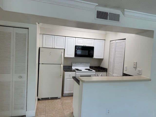 1227 SW Lion Avenue SW 301, Pompano Beach, FL 33069