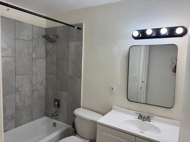 1227 SW Lion Avenue SW 301, Pompano Beach, FL 33069