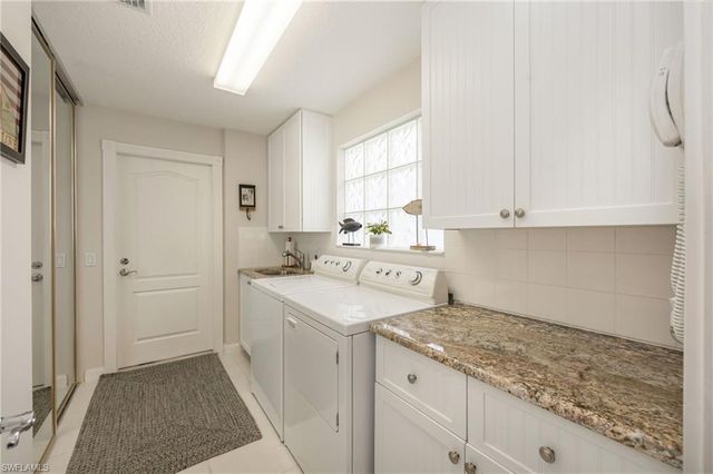 3006 Futuna LN, Naples, FL 34119
