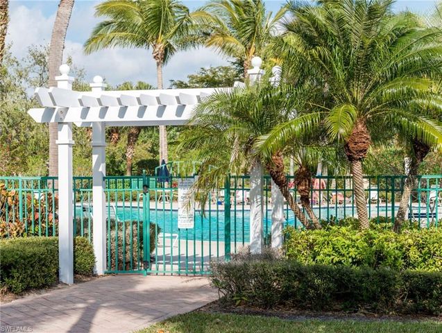 3006 Futuna LN, Naples, FL 34119