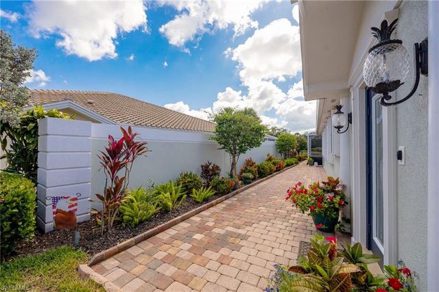 3006 Futuna LN, Naples, FL 34119