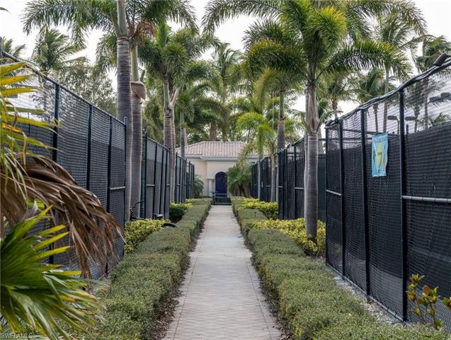 3006 Futuna LN, Naples, FL 34119