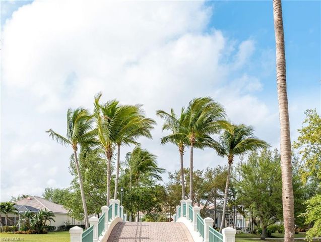 3006 Futuna LN, Naples, FL 34119