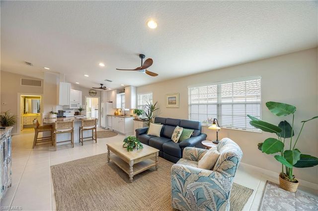 3006 Futuna LN, Naples, FL 34119