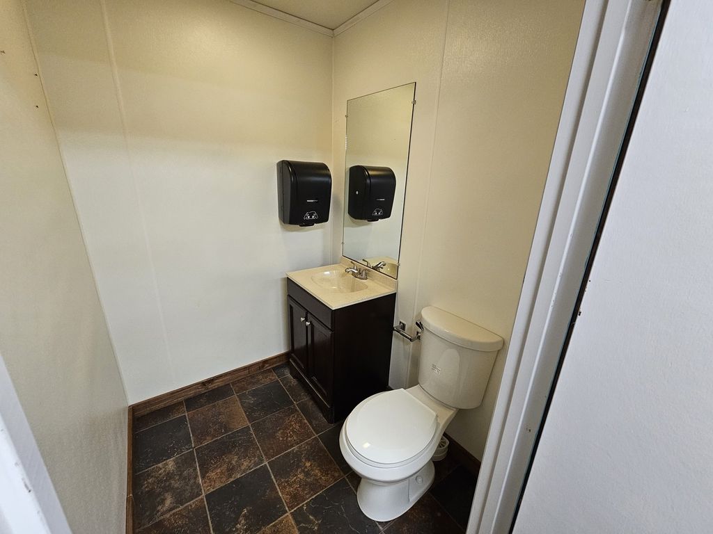 Image 22 of property listing at 1406 Salem Road, Mt Vernon, IL 62864
