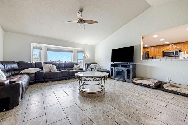 35427 Avenue 14, Madera, CA 93636