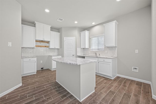 516 Emerald Thicket, Huffman, TX 77336