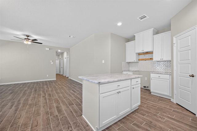 516 Emerald Thicket, Huffman, TX 77336