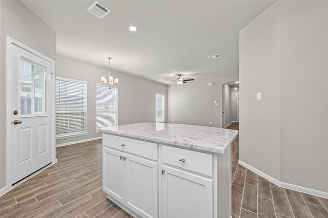 516 Emerald Thicket, Huffman, TX 77336