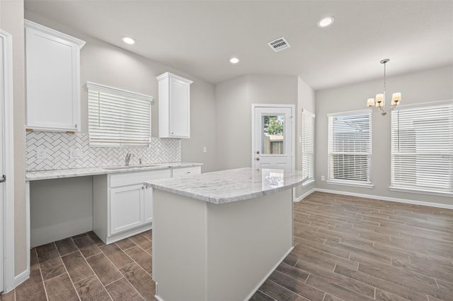 516 Emerald Thicket, Huffman, TX 77336