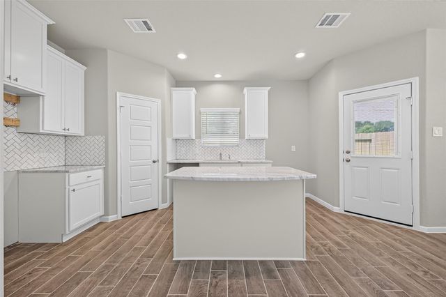 516 Emerald Thicket, Huffman, TX 77336