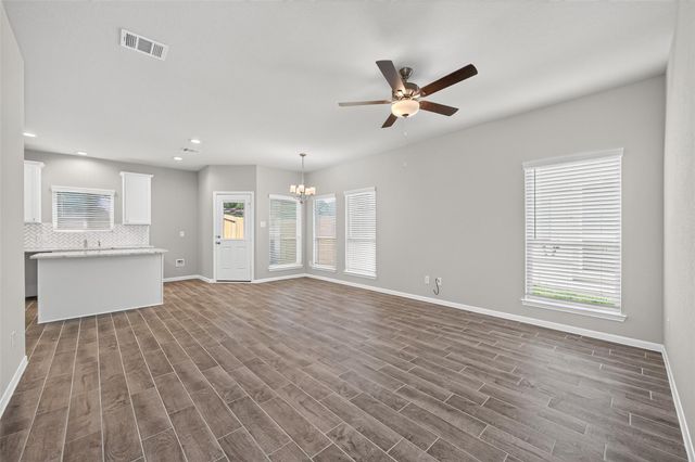 516 Emerald Thicket, Huffman, TX 77336