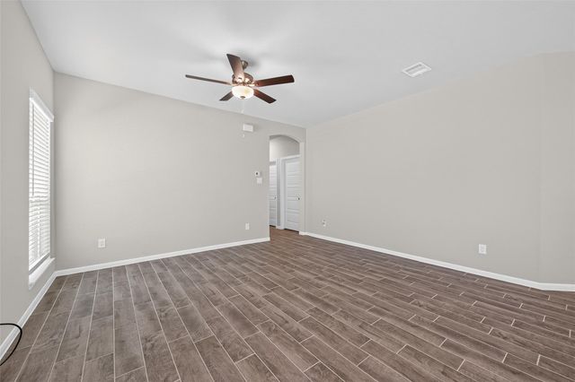 516 Emerald Thicket, Huffman, TX 77336