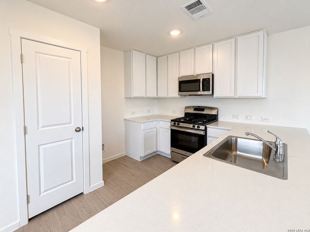 6609 Dali Bnd, San Antonio, TX 78263