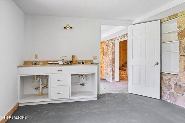 221 Craig Rd. Rd, Monterey, TN 38574