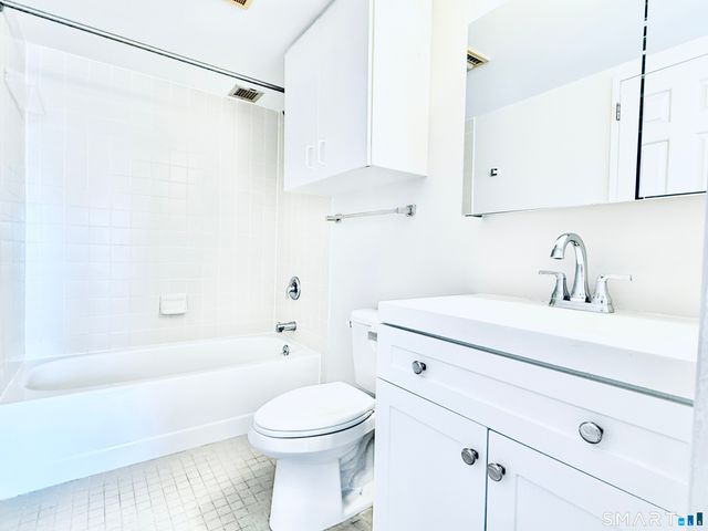 127 Greyrock Place 1111, Stamford, CT 06901
