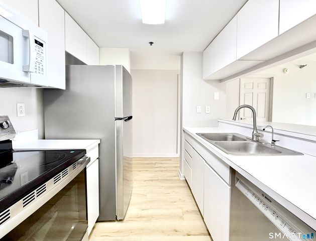 127 Greyrock Place 1111, Stamford, CT 06901