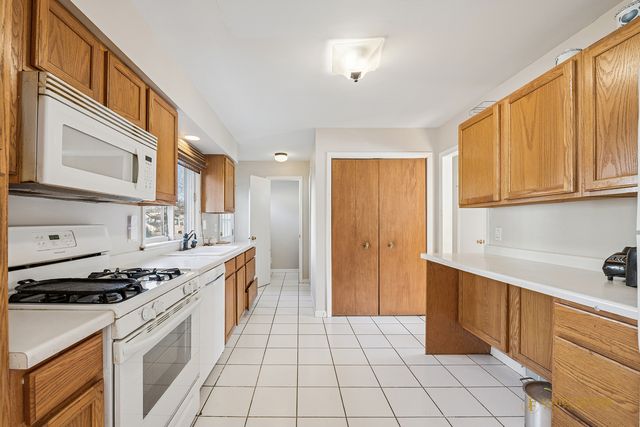 606 Edwards Avenue, West Dundee, IL 60118