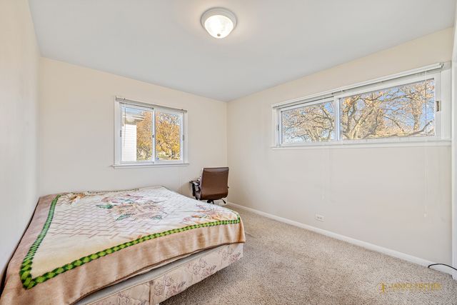 606 Edwards Avenue, West Dundee, IL 60118