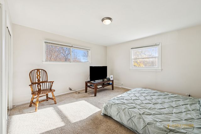 606 Edwards Avenue, West Dundee, IL 60118