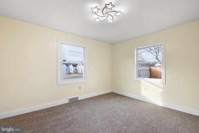 203 SILVIEW AVE, Wilmington, DE 19804