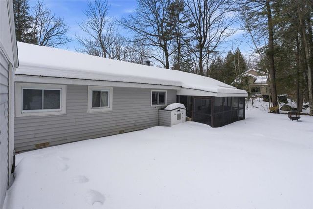 16 Robin Lane, Moultonborough, NH 03254
