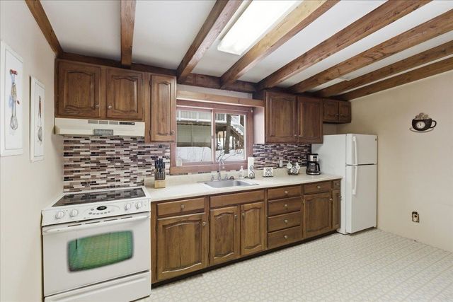 16 Robin Lane, Moultonborough, NH 03254