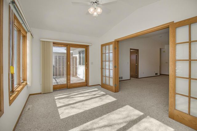 2224 Pinewood Drive, Shakopee, MN 55379