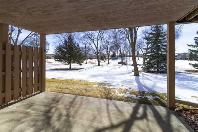 2224 Pinewood Drive, Shakopee, MN 55379