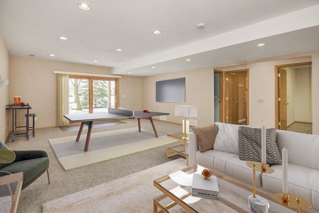 2224 Pinewood Drive, Shakopee, MN 55379