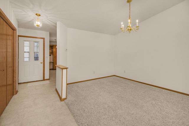 2224 Pinewood Drive, Shakopee, MN 55379