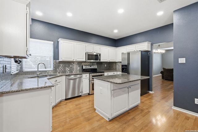 4122 LEGEND BEND DR, San Antonio, TX 78230
