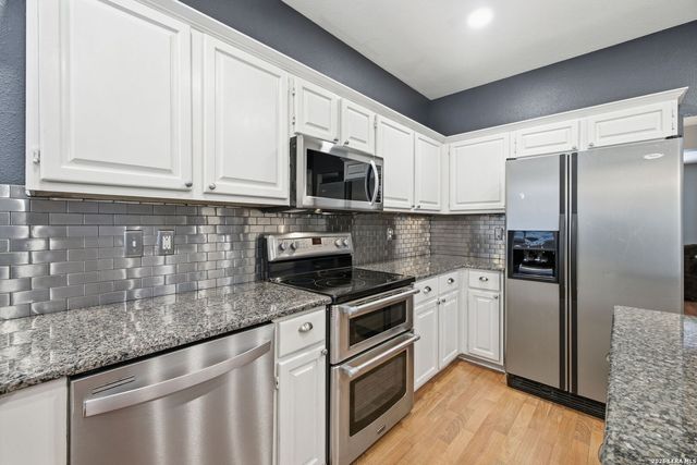 4122 LEGEND BEND DR, San Antonio, TX 78230