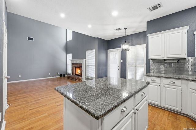 4122 LEGEND BEND DR, San Antonio, TX 78230