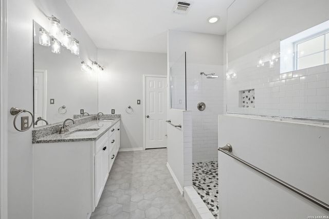4122 LEGEND BEND DR, San Antonio, TX 78230
