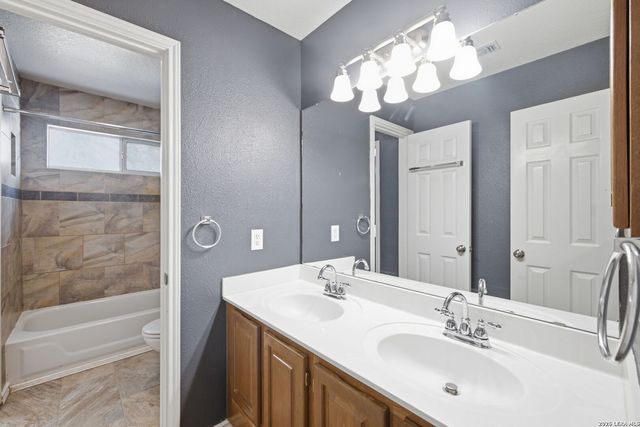 4122 LEGEND BEND DR, San Antonio, TX 78230