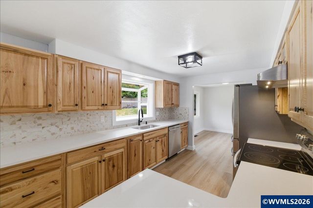 1975 E Pine St, Stayton, OR 97383