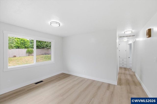 1975 E Pine St, Stayton, OR 97383