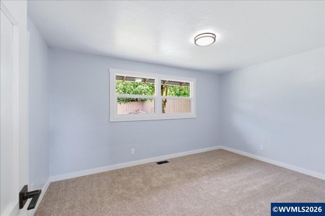 1975 E Pine St, Stayton, OR 97383