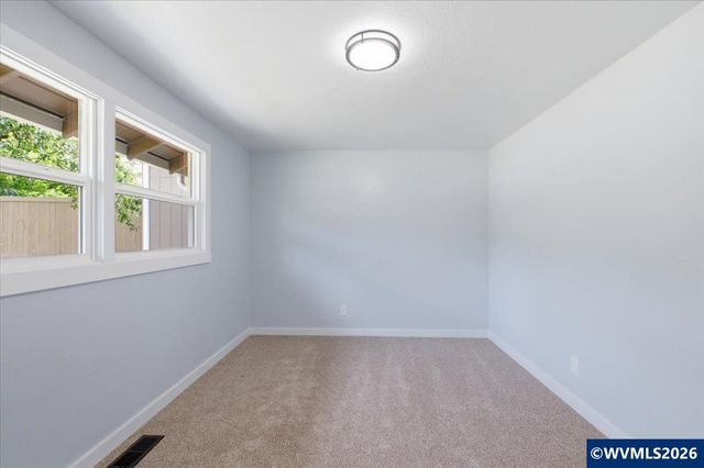 1975 E Pine St, Stayton, OR 97383
