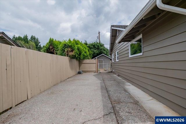 1975 E Pine St, Stayton, OR 97383