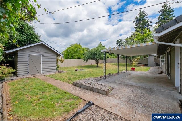 1975 E Pine St, Stayton, OR 97383