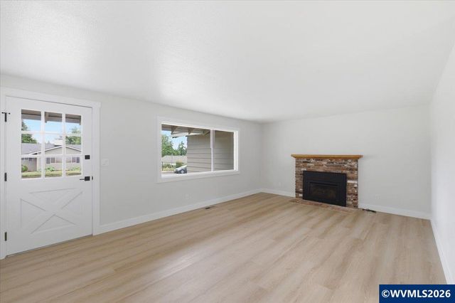 1975 E Pine St, Stayton, OR 97383