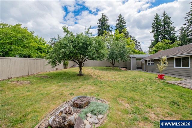 1975 E Pine St, Stayton, OR 97383