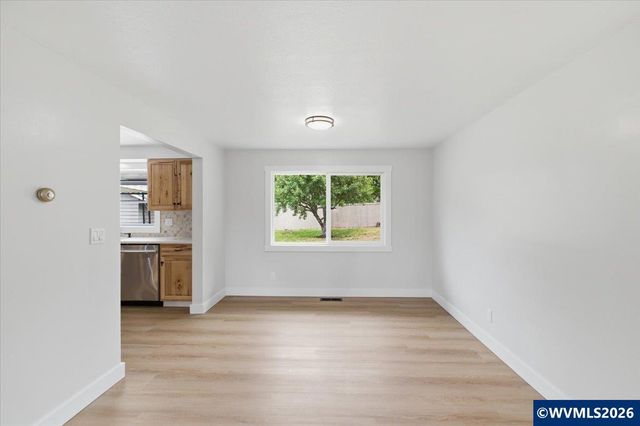 1975 E Pine St, Stayton, OR 97383