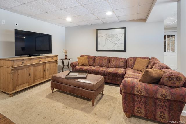 14 Adams Farm Road, Katonah, NY 10536