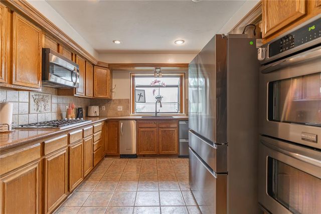 6209 Inland Road, Warr Acres, OK 73132